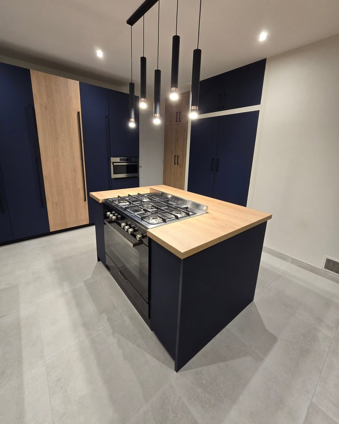 Cuisine sur-mesure réalisée par Bastien De Almeida